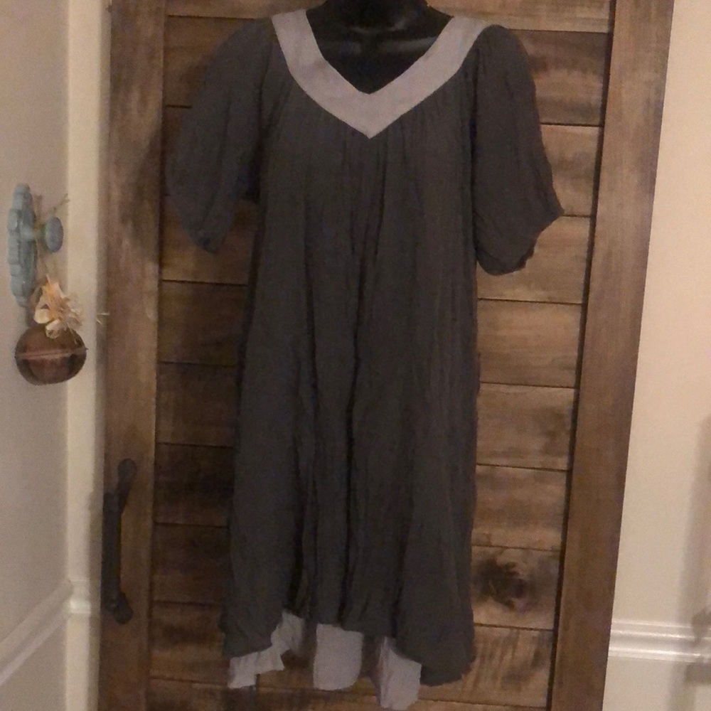 Flowey breezy dress. Dark gray with light gray underlay